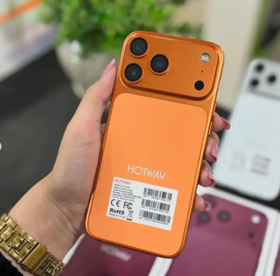 HOTWAV A18 Pro Max laranja na mão
